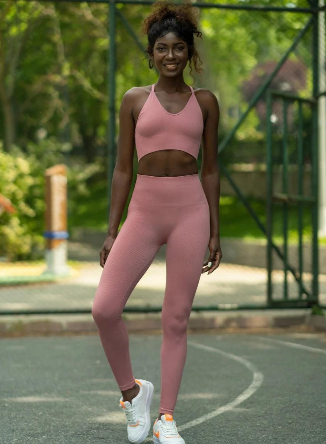 Feronia - Ribbed Seamless Legging + Sports Bra - Full Set - Pink – NORDIC  MOVEMENT GROUP