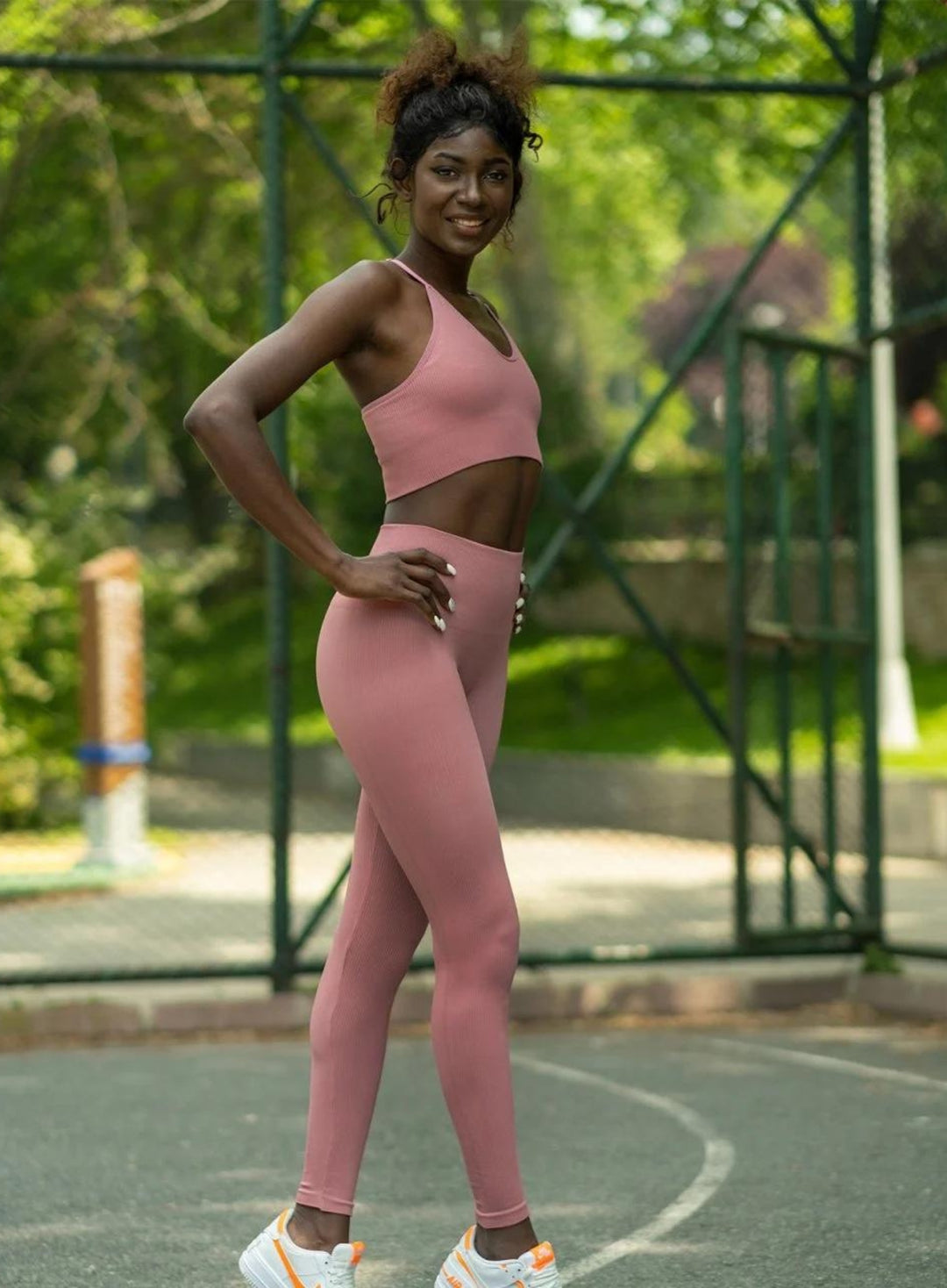 Feronia - Ribbed Seamless Legging + Sports Bra - Full Set - Pink – NORDIC  MOVEMENT GROUP