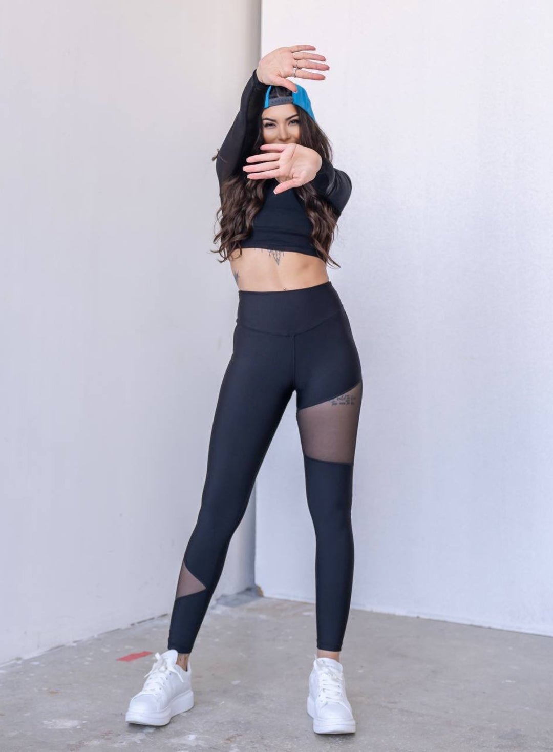 Sexy black gym leggings. Feminine tulle design. Branded elastic.