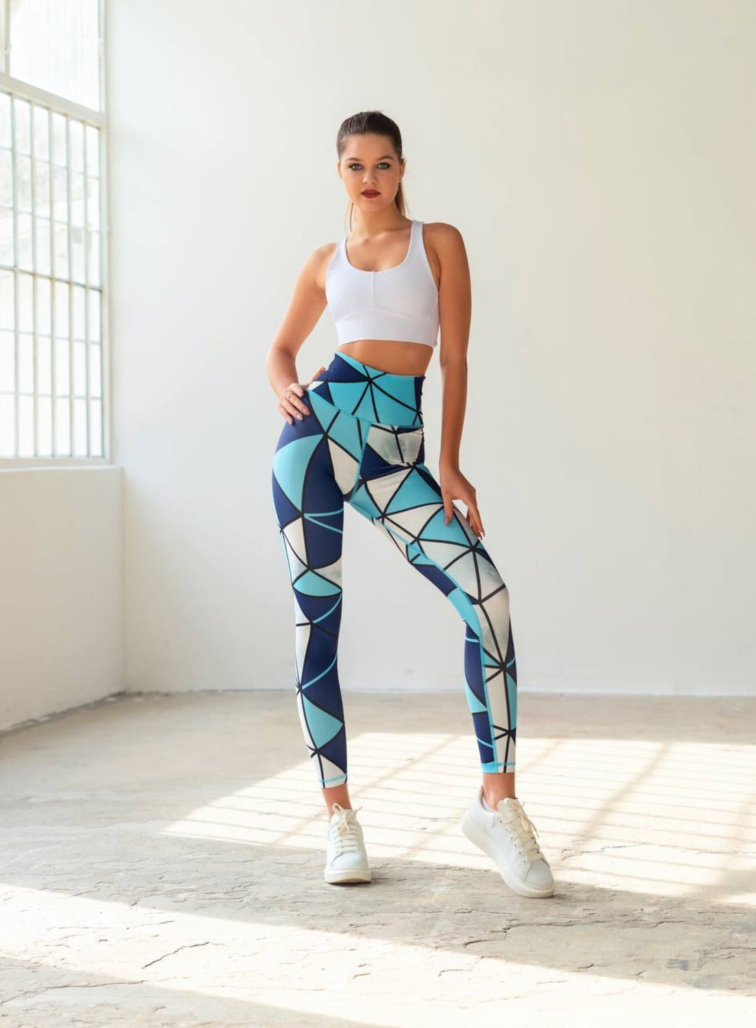 14,100+ Leggings Fashion Stock Photos, Pictures & Royalty-Free Images -  iStock